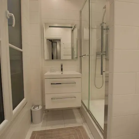 Appartement Rue Copernic In Parijs