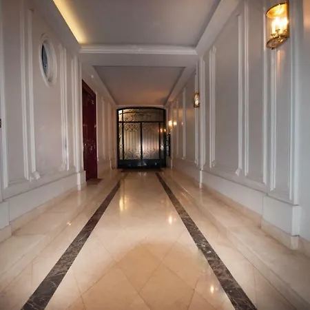 Appartement Rue Copernic In Parijs